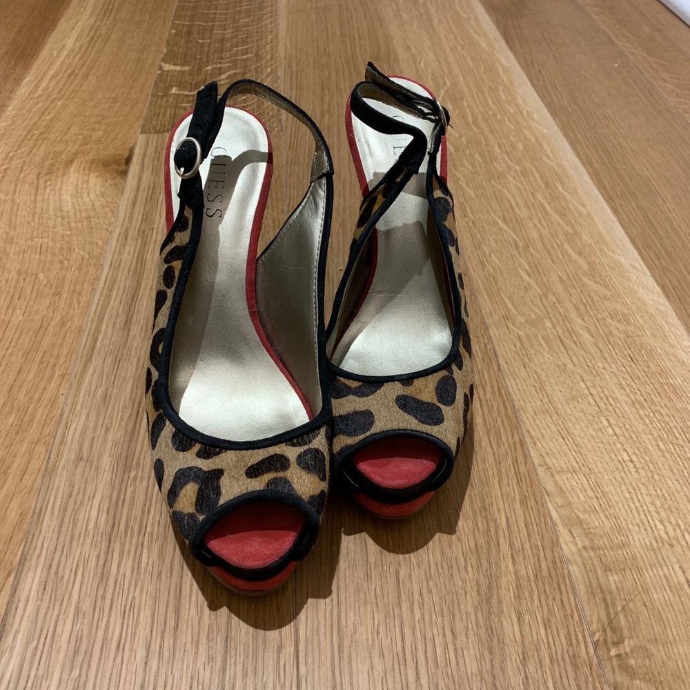 Guess leopard high heels pump